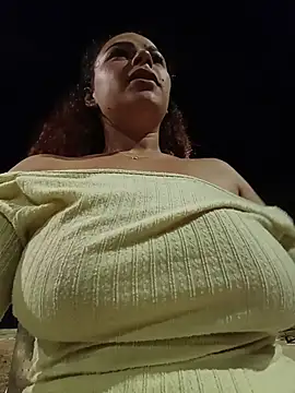 Mommy-Hot - Strange Touch my Tits In a public park