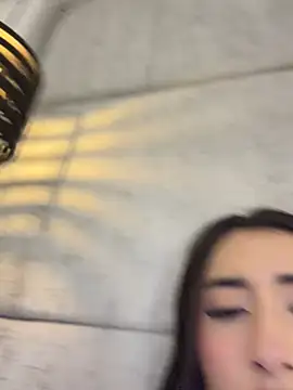 IvonneOwen - I touch my pussy with fingers until wet