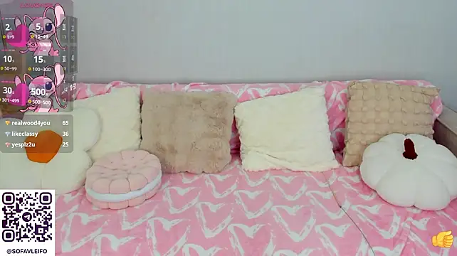 Sofa_Vleifo - show off your sweet legs