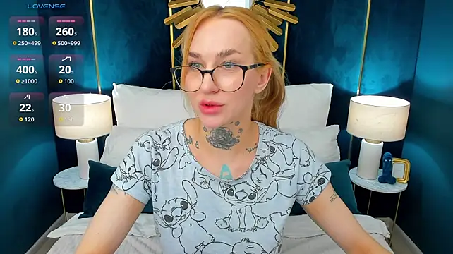 DeepLaura - bra off & play with tits