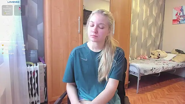 Tiny_Kiss - naked 5 min