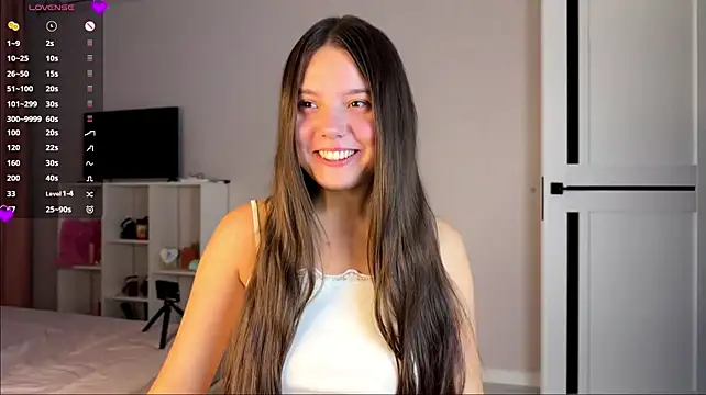 LunaHuurt - naked boobs (10 min)