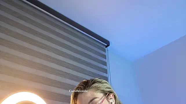 Carolblonde - Show flash tits
