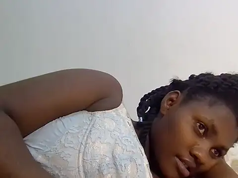 Smallprettygal - show pussy