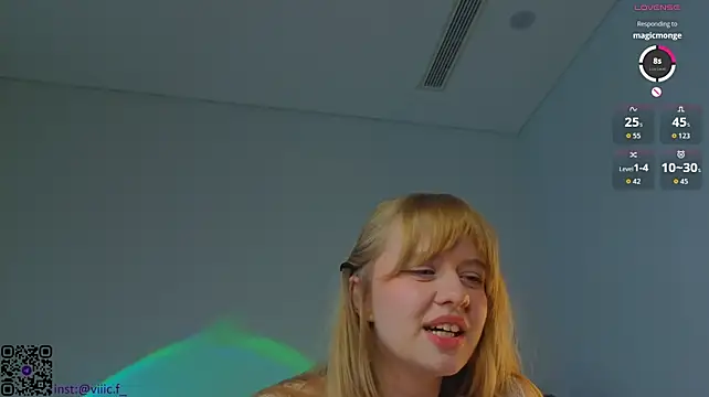 Victori_Fox - hot panty tease close to cam!
