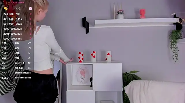 Alice_Taylori - Take off bra under top