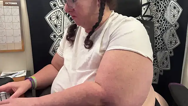 Miss_Phat_Booty - TITTIES OUT