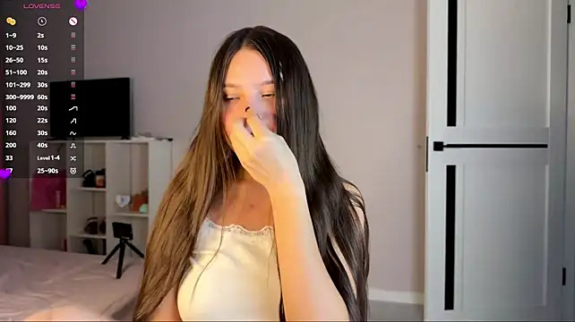 LunaHuurt - naked boobs (10 min)