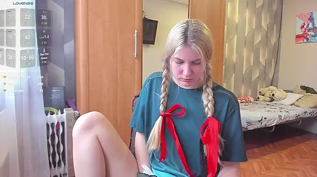 Tiny_Kiss - naked 5 min