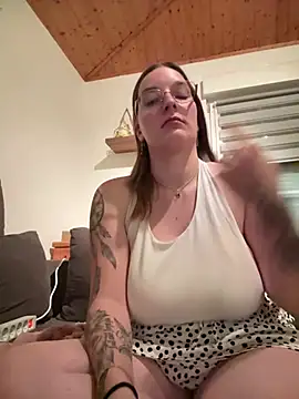BadGirl-Energy - 👅 Show Feet close to Cam
