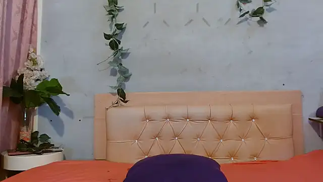 Kylie_Jennerr - doble penetracions with dildo 25cm