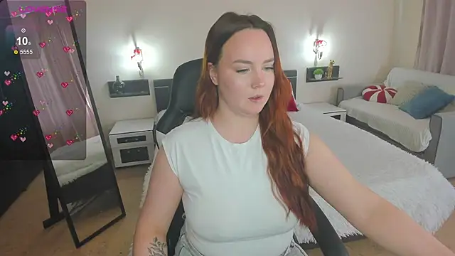 Fire_Emily_ - squeeze the breasts and flash the nipple