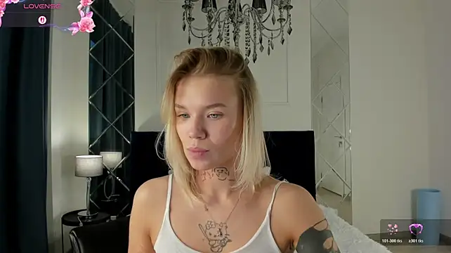 AmoreLune - flash boobs and pinch nipples😘
