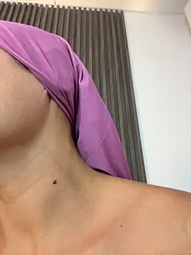 Aisha_k - remove hijab for 1 minute