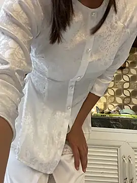 NINA2102 - apply oil to the buttocks