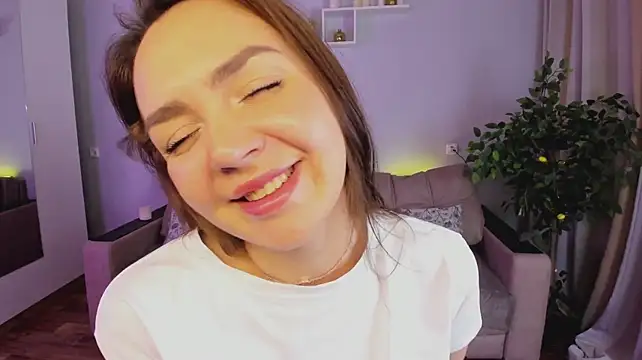 WowwGirl