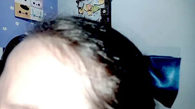 PetiteIvoryQueen19 - ride the dildo with my ass