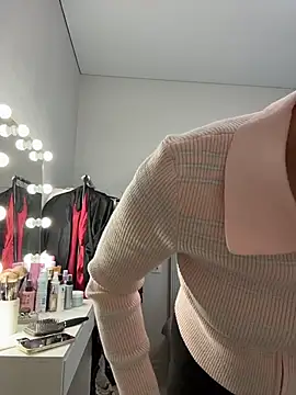 NewLale - Show tits