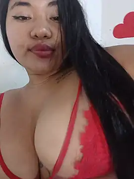 Sofiaxxxxkl - Saliva en las tetas👄