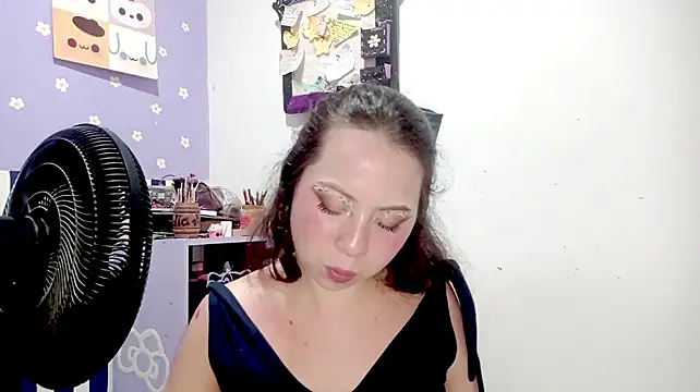 PetiteIvoryQueen19 - ride the dildo with my ass