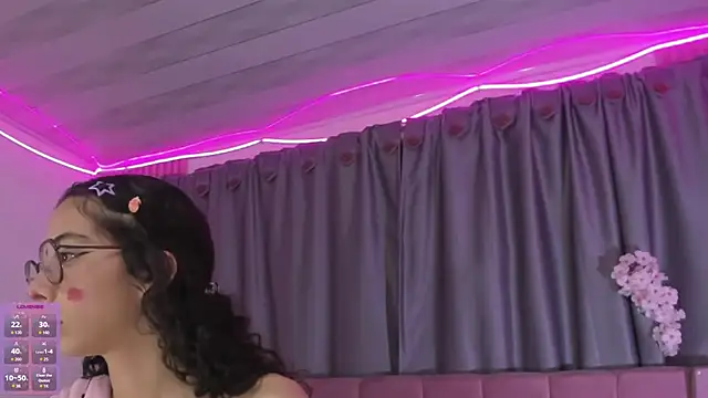 Sarah_Moon1 - play with my breasts