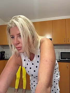 TUNDEROSE1 - Boobs