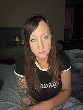 XoTatianaXo - Panties and tshirt 5 mins
