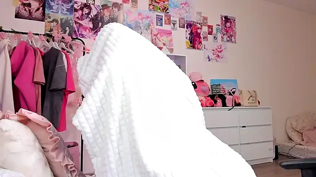 Faye_Muse - TWO FINGERS IN MY WET PUSSY