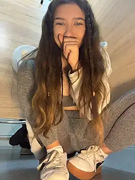FlashTitsRoyal - TAKE OFF LEGGINGS+SUCK NIPPLES