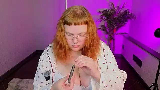 Selena_Bolman - Suck finger