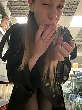 Olivia_Jemison - Nacked under coat + titsfuck HERE