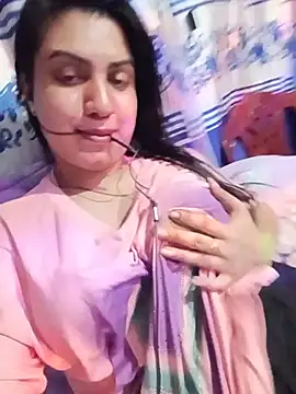 Maya-120 - Lip show