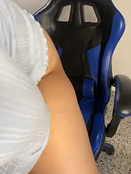 _Gaby_01 - SUCK DILDO DEEPER PLS