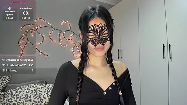 HelenBlazeTrt - lips close to cam!