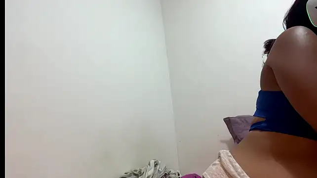 IsisValentine - Peladinha mostrando tudo