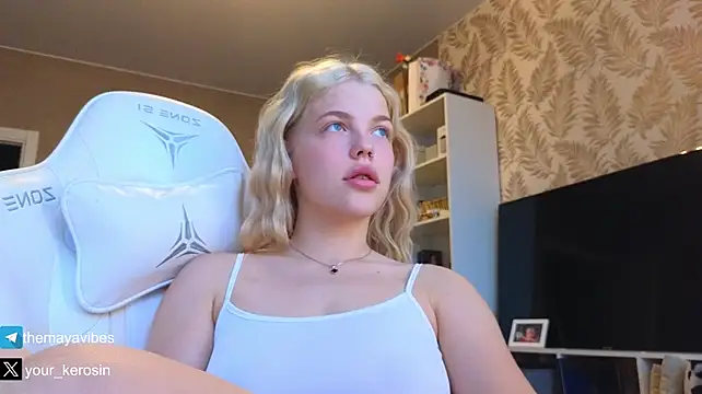 Maya_NextDoor - Sloppy Blowjob