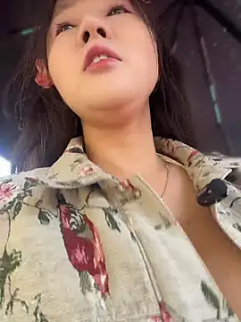 Bingbing6699 - 路边露全胸性感揉胸