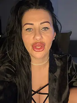 IRISWHITE17 - Spanks Ass × 10 👀
