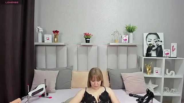KattyPeachX - Fuck me Lash, Domi, Nora! Show pussy