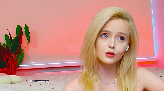 StarrShinee - take off pantie and play with domi
