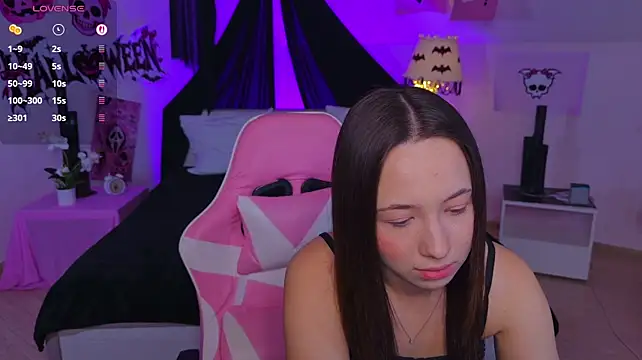 Hayle_Hill - slap + squeeze naked tits 💕