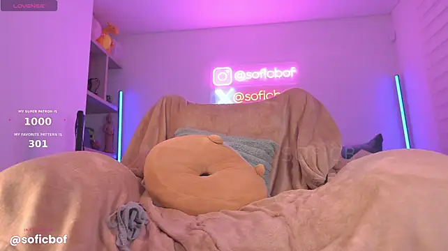 Sofi_sc - FUCK GLASS TOY IN ASS