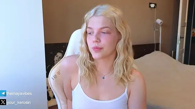 Maya_NextDoor - Sloppy Blowjob