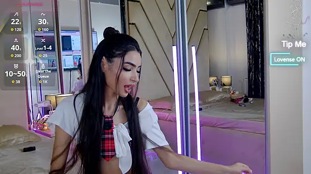 AishaSkye - oil show