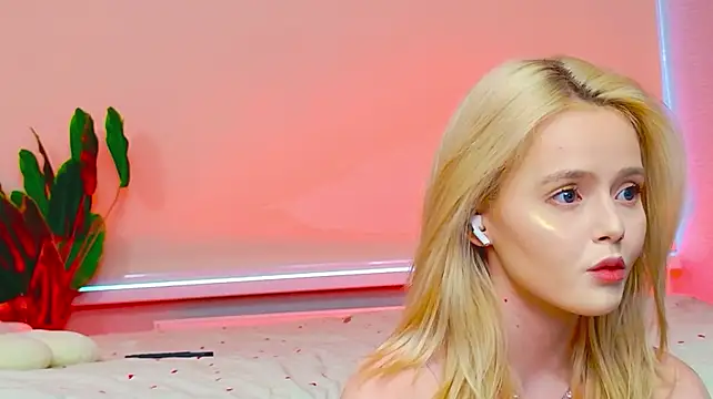 StarrShinee - take off pantie and play with domi