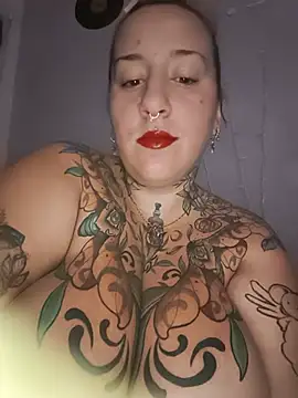 Thelittledevil388 - Je montre mes gros seins
