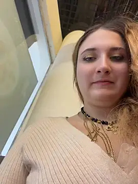AdelRich - Show tits on public