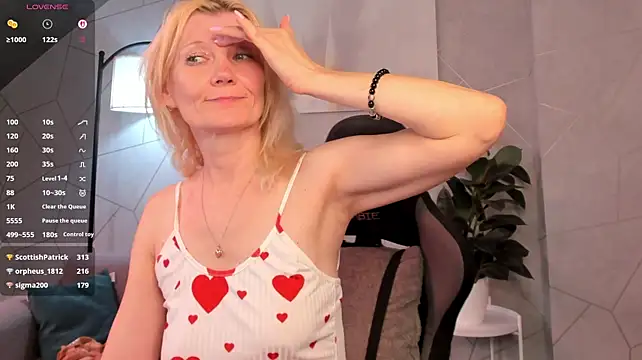 Julie_Lucas - I'll take off my shorts and tease you