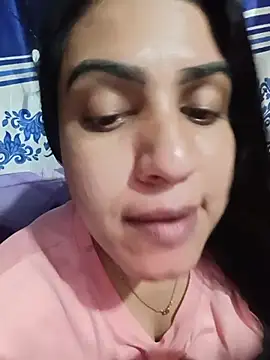 Maya-120 - Lip show