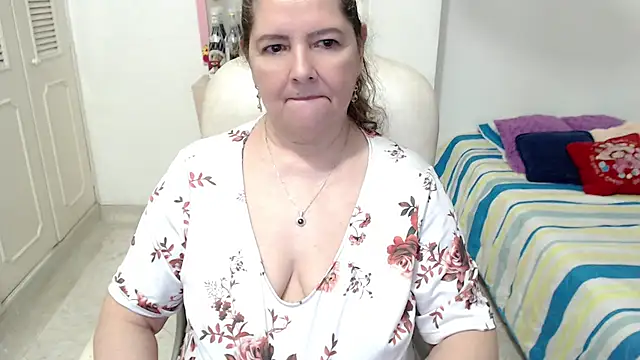 Leonela_69 - mommy is horny come play with me